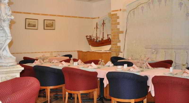 Hotel Grand Continental 3*