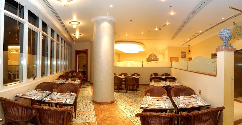 Hotel Grand Continental 3*