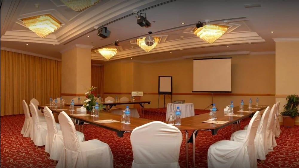 Grand Continental Flamingo Abu Dhabi